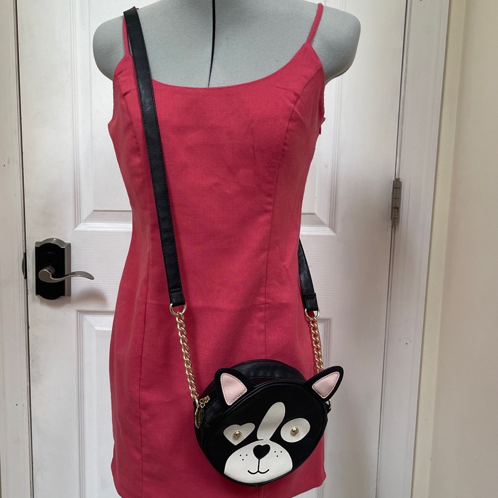⭐️Betsey Johnson black and white puppy circle crossbody purse - Picture 4 of 16